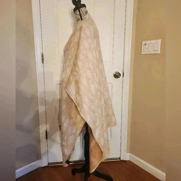 Steve Madden cape/poncho, one size - Picture 2 of 9